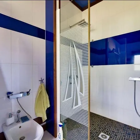 Holiday home Shtepi E Gjere Buze Detit Golem (Tirana)