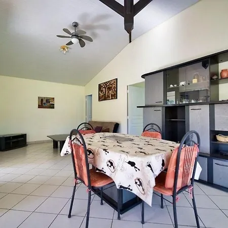 Shtepi E Gjere Buze Detit Holiday home *